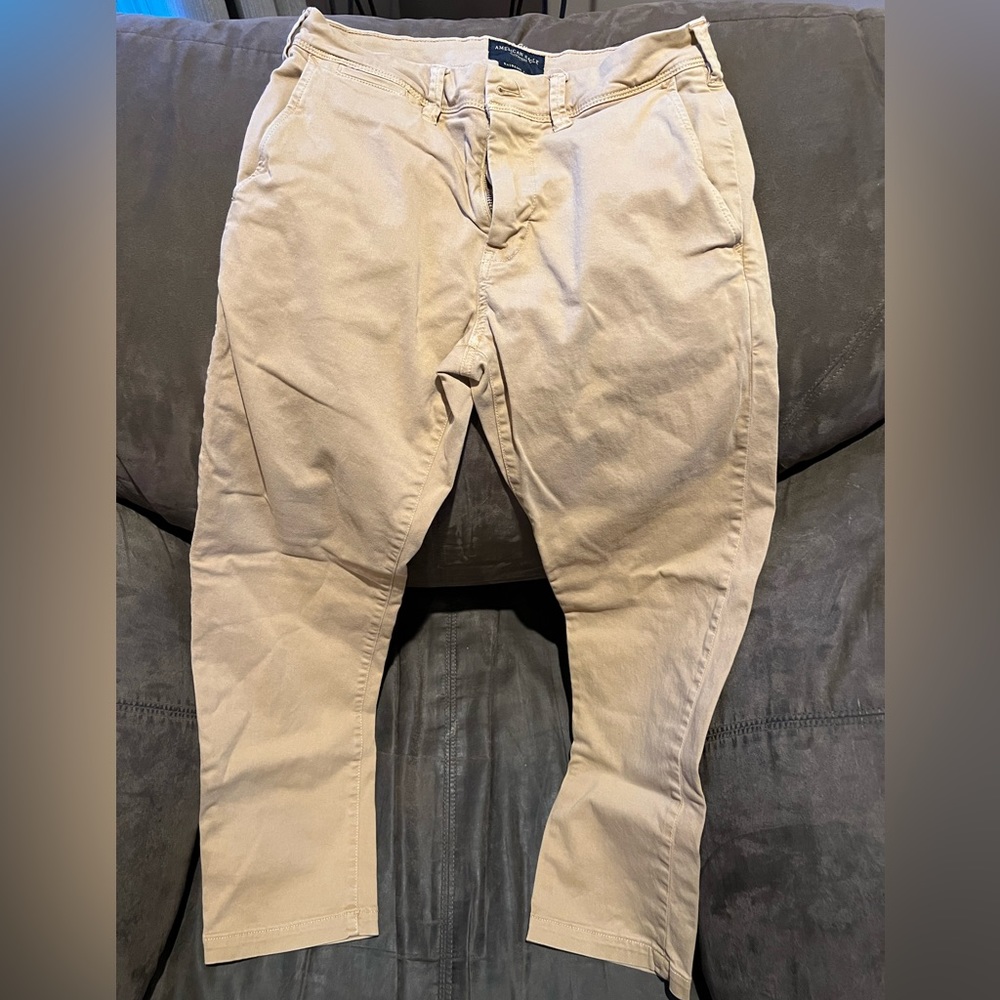 Men’s AE kakhis size 28